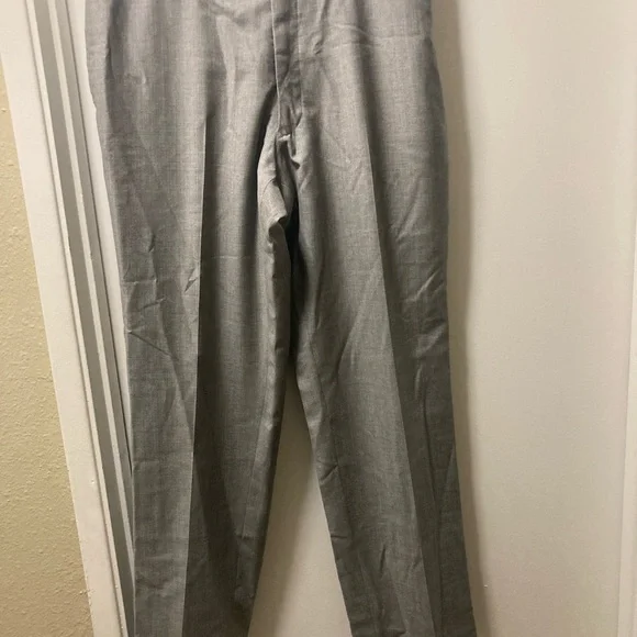 Elegant Men's Blazer in Light Gray with Black Trim - Picture 4 of 6